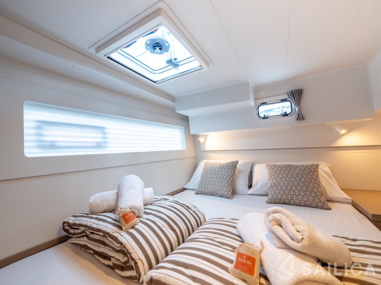 Lagoon 40 - Yacht Charter Sailica
