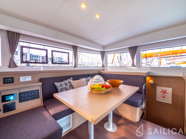 Lagoon 40 - Yacht Charter Sailica