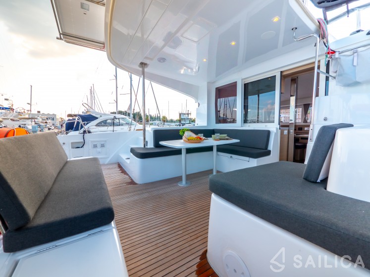 Lagoon 40 - Yacht Charter Sailica