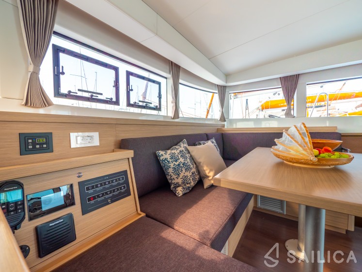 Lagoon 40 - Yacht Charter Sailica