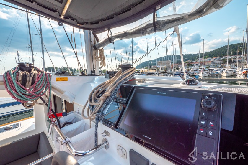 Lagoon 40 - Yacht Charter Sailica