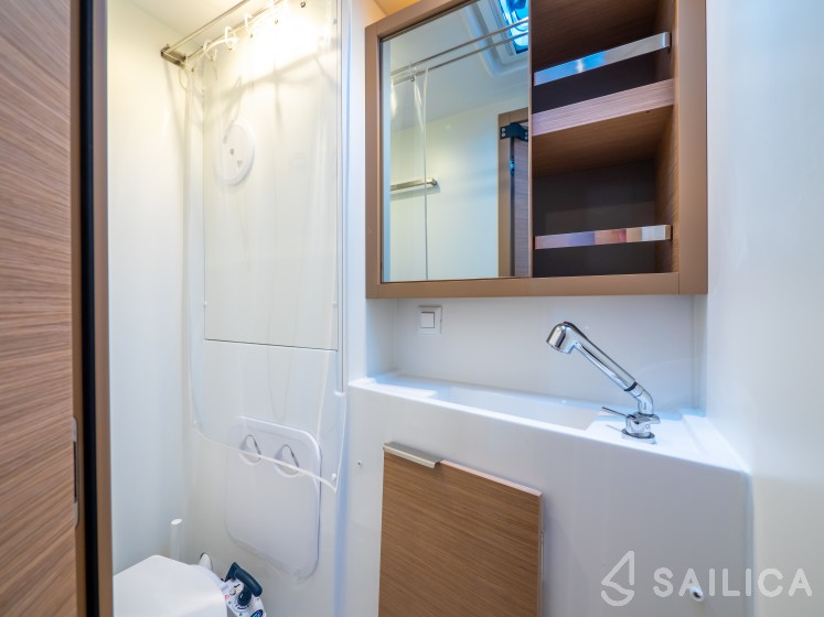 Lagoon 40 - Yacht Charter Sailica