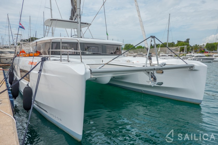 Lagoon 46  - Yacht Charter Sailica
