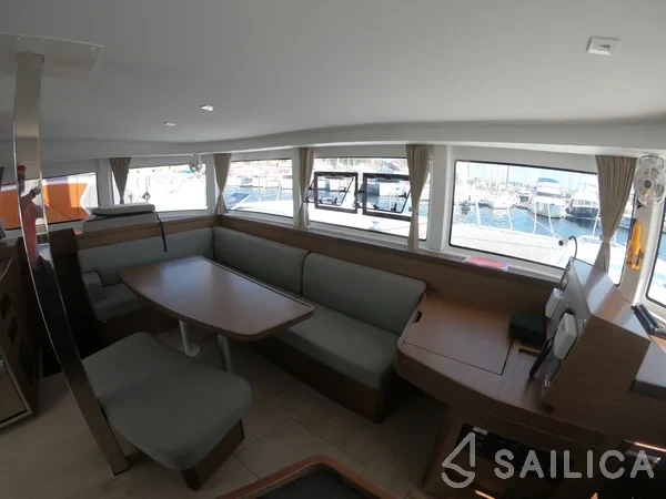 Lagoon 42 - Yacht Charter Sailica