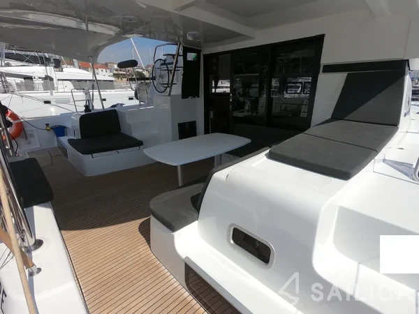 Lagoon 42 - Yacht Charter Sailica