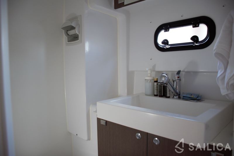 Bali 4.3 - Yacht Charter Sailica
