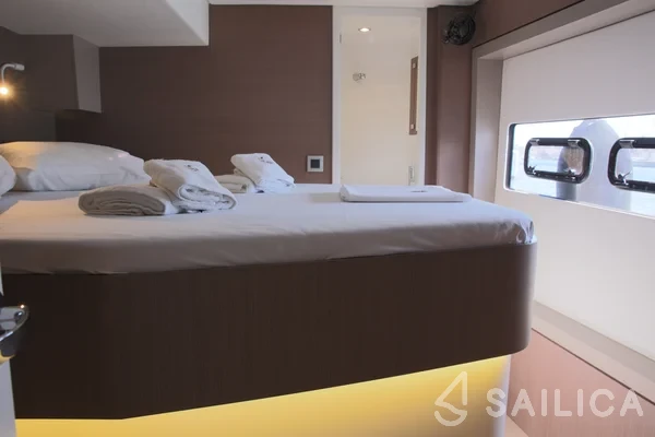 Bali 4.8  - Yacht Charter Sailica