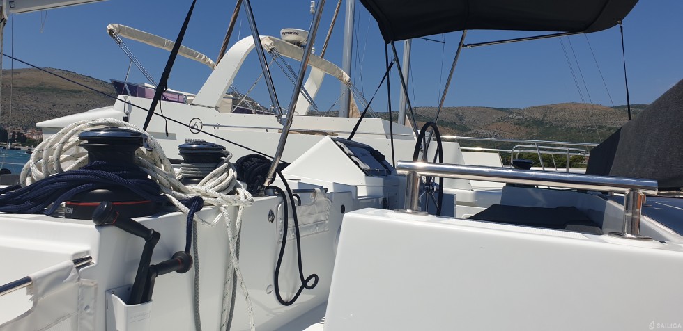 Lagoon 450  Flybridge - Yacht Charter Sailica