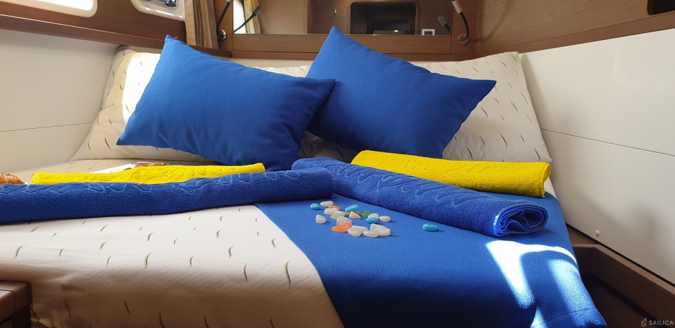 Lagoon 450  Flybridge - Yacht Charter Sailica