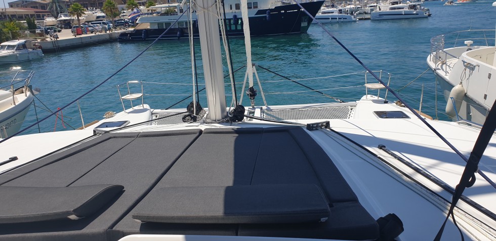Lagoon 450  Flybridge - Yacht Charter Sailica