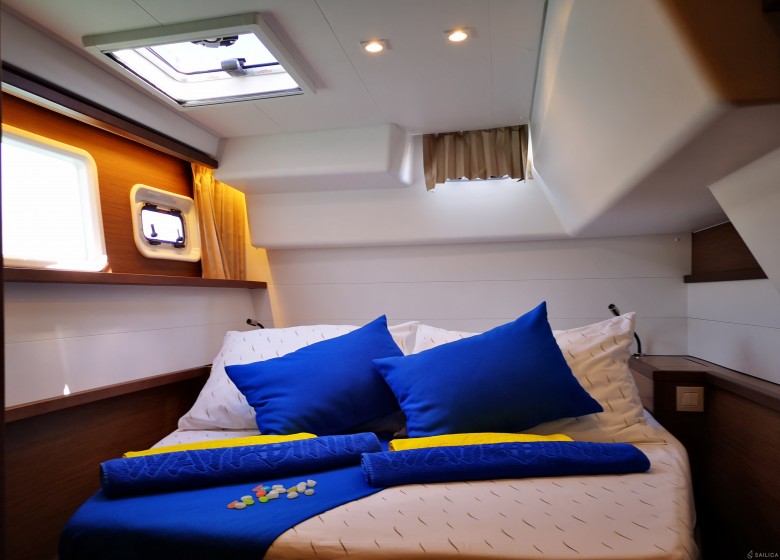 Lagoon 450  Flybridge - Yacht Charter Sailica