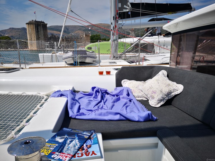 Lagoon 450  Flybridge - Yacht Charter Sailica