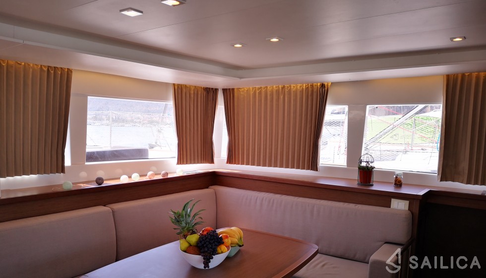 Lagoon 450  Flybridge - Yacht Charter Sailica