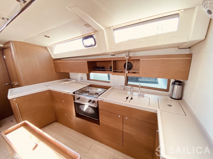 Oceanis 46.1 - Yacht Charter Sailica