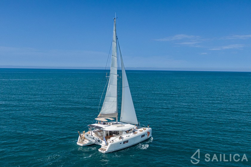 Lagoon 42 - Yacht Charter Sailica