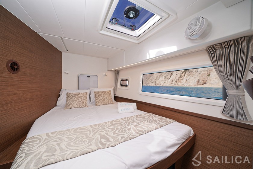 Lagoon 42 - Yacht Charter Sailica