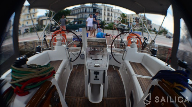 Oceanis 40 - Yacht Charter Sailica