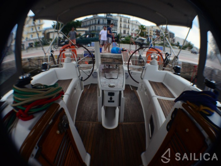 Oceanis 40 - Yacht Charter Sailica