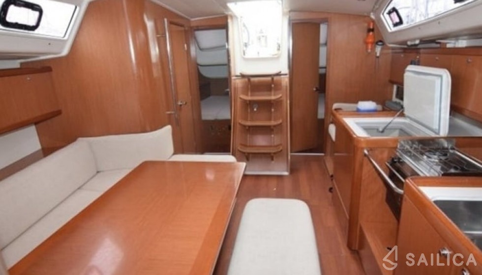 Oceanis 40 - Yacht Charter Sailica