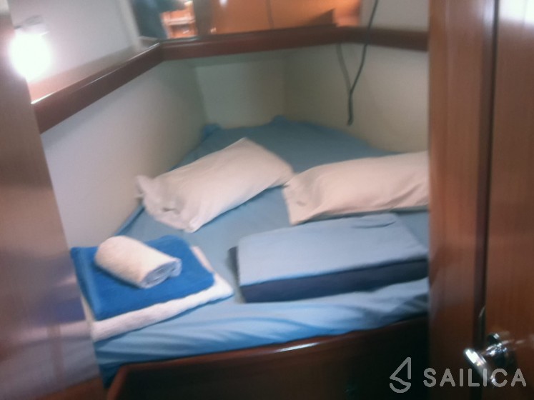 Oceanis 40 - Yacht Charter Sailica