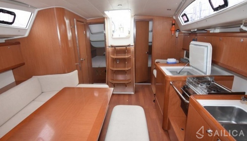 Oceanis 40 - Yacht Charter Sailica