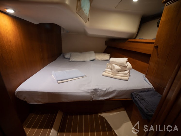 Sun Odyssey 49i - Yacht Charter Sailica