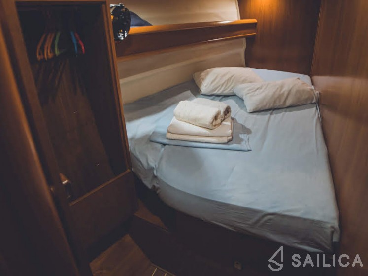 Sun Odyssey 49i - Yacht Charter Sailica