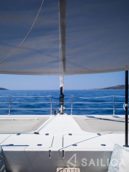 Sunreef 50 - Yacht Charter Sailica