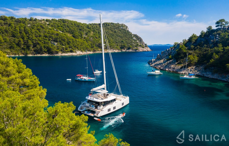 Sunreef 50 - Yacht Charter Sailica
