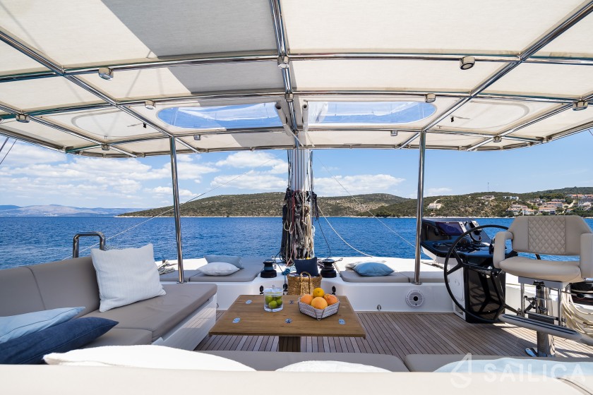 Sunreef 50 - Yacht Charter Sailica