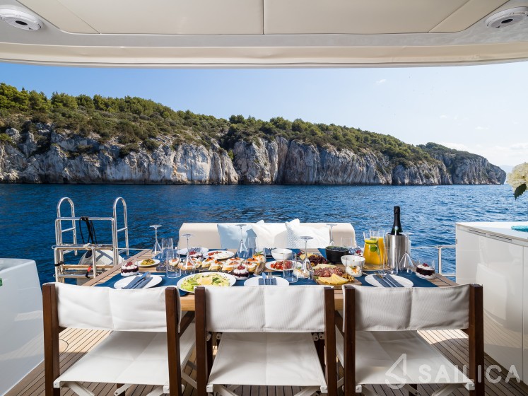 Sunreef 50 - Yacht Charter Sailica