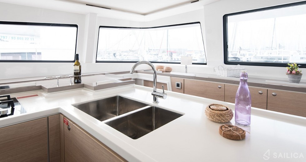 Bali 5.4. - Yacht Charter Sailica