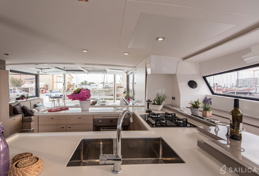 Bali 5.4. - Yacht Charter Sailica