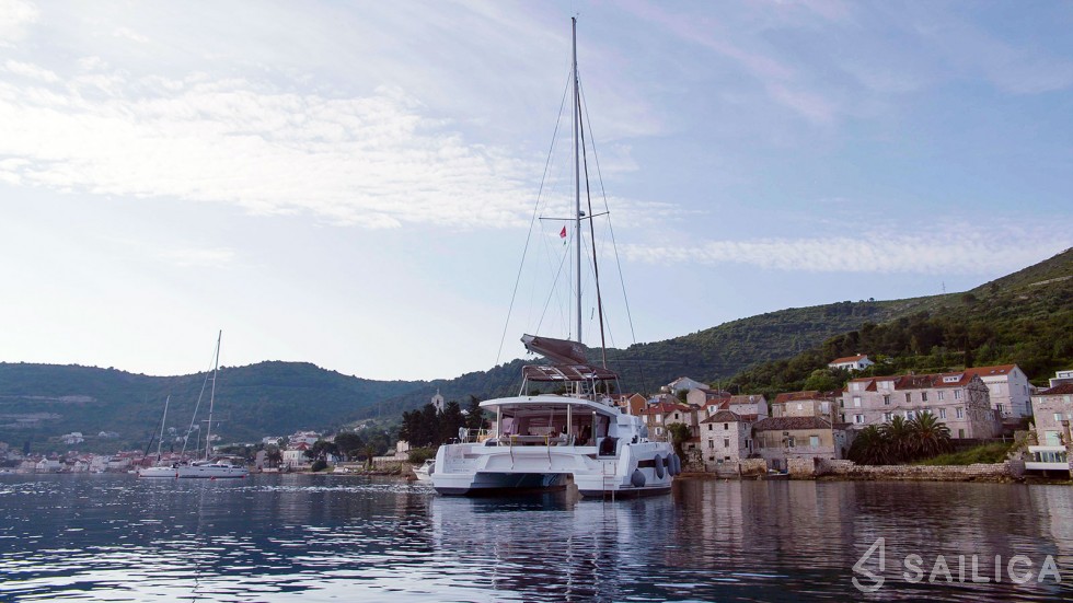 Bali 5.4. - Yacht Charter Sailica