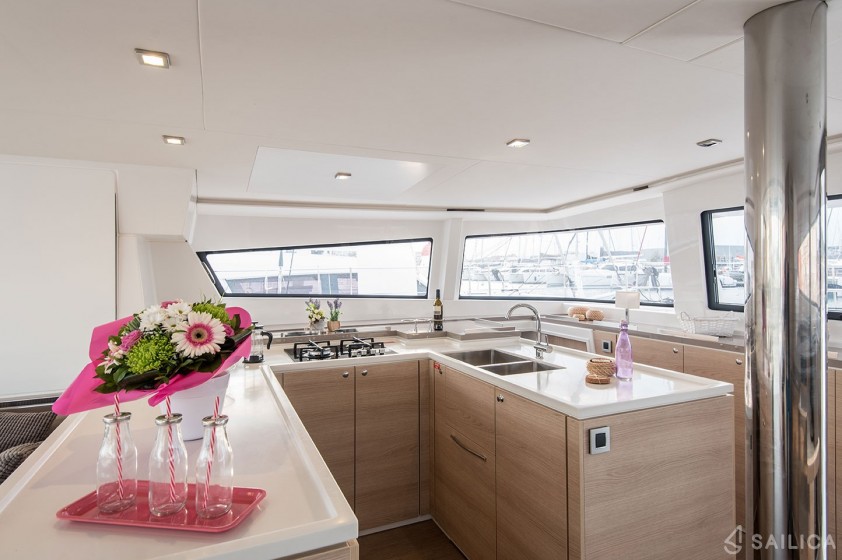 Bali 5.4. - Yacht Charter Sailica