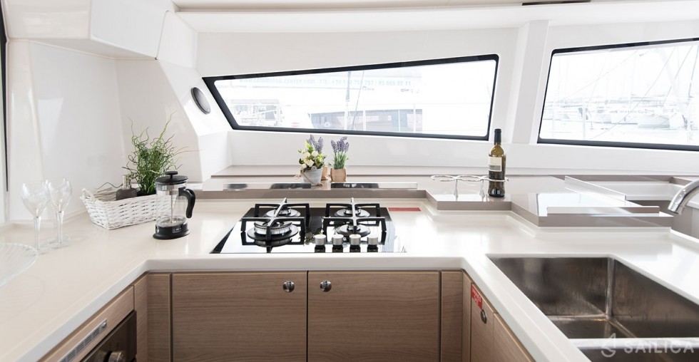 Bali 5.4. - Yacht Charter Sailica