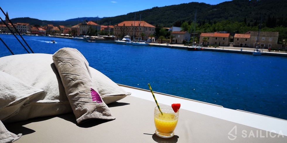 Bali 5.4. - Yacht Charter Sailica