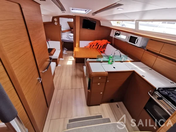 Sun Odyssey 419 - Yacht Charter Sailica