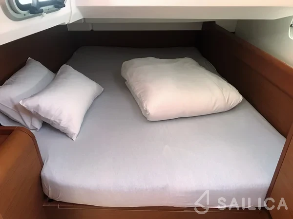 Sun Odyssey 419 - Yacht Charter Sailica