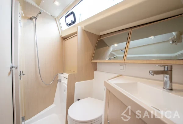 Oceanis 41.1 - Yacht Charter Sailica