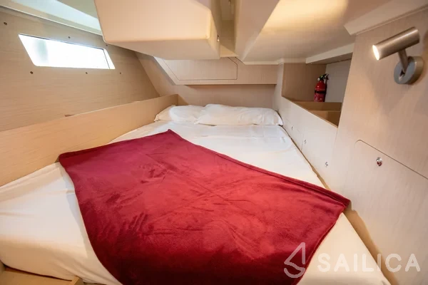 Oceanis 41.1 - Yacht Charter Sailica