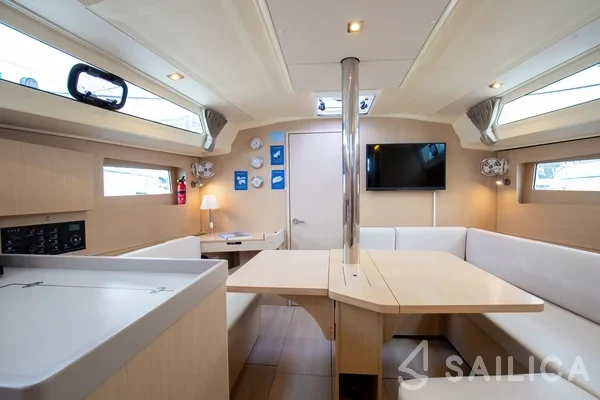 Oceanis 41.1 - Yacht Charter Sailica