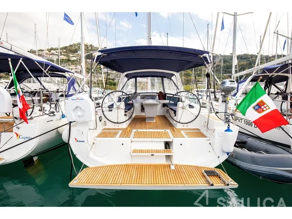 Oceanis 41.1 - Yacht Charter Sailica