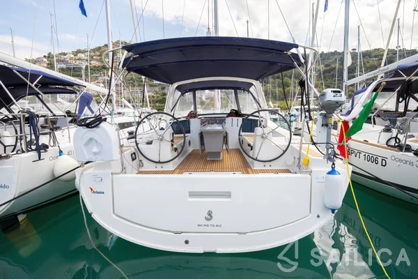 Oceanis 41.1 - Yacht Charter Sailica