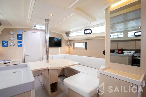 Oceanis 41.1 - Yacht Charter Sailica