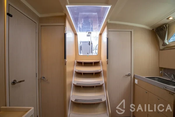 Oceanis 41.1 - Yacht Charter Sailica