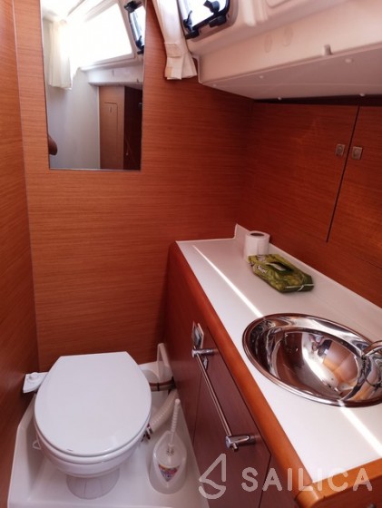 Sun Odyssey 419 - Yacht Charter Sailica