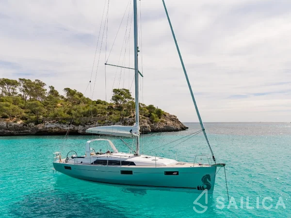 Oceanis 41.1 - Yacht Charter Sailica