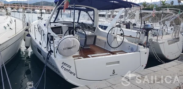 Oceanis 41.1 - Yacht Charter Sailica