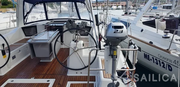 Oceanis 41.1 - Yacht Charter Sailica